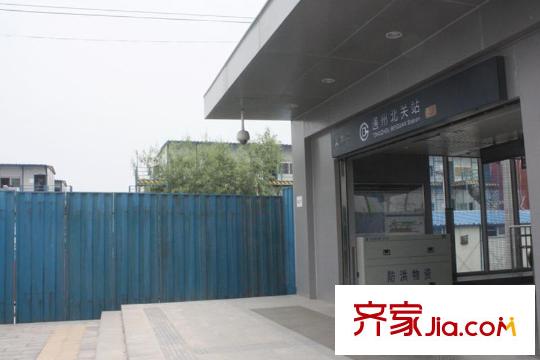 世界侨商中心周边配套-地铁站