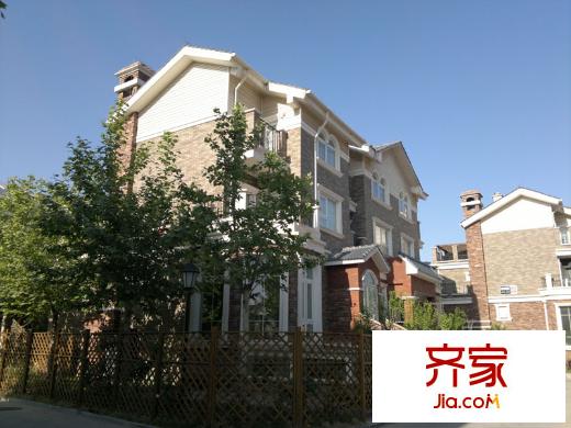 天鹅堡楼体2013.05