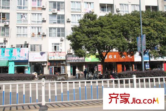京華茗苑向西南約500米商業(yè)街