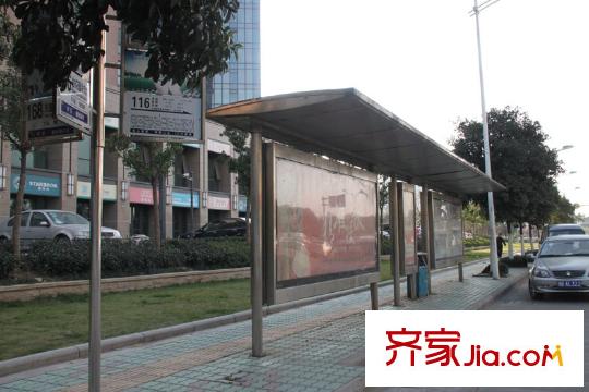 隆興峰景苑配套圖對(duì)面公交站