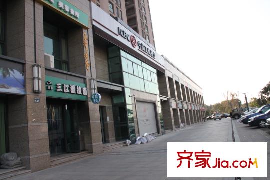 隆興峰景苑配套圖南面馬路對面工商銀行