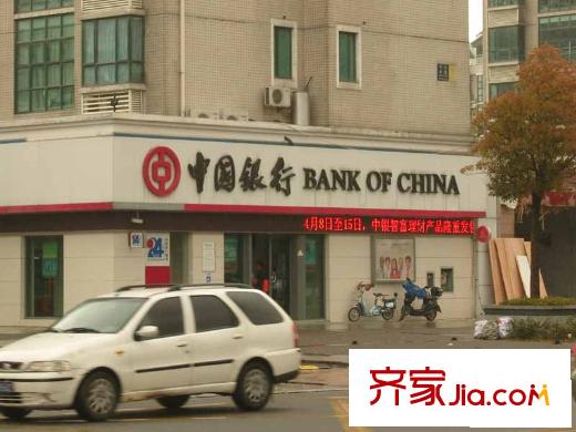 雅戈?duì)栭L島花園西南方向約800米中國銀行
