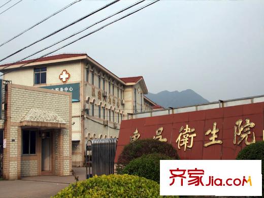雅戈?duì)栂愫撑涮讏D東吳衛(wèi)生院