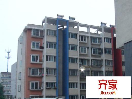 河畔人家外景圖