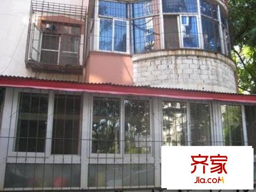 學(xué)湖里外景圖