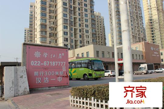 學(xué)仕府花園小區(qū)樓棟實景（2015-03）