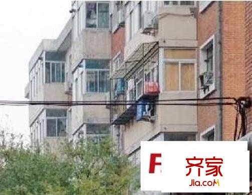 春江里外景圖