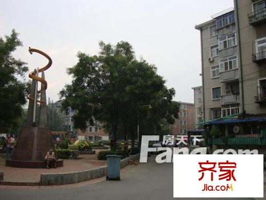 臥龍南里外景圖