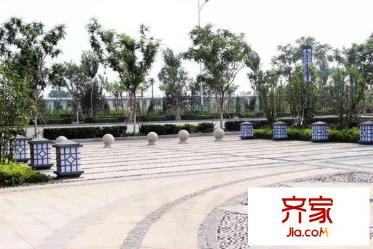 鼎旺90社區(qū)售樓處入口廣場園林實景（2014-07-10）