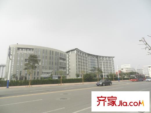 世紀(jì)學(xué)庭北側(cè)唐山學(xué)院北校區(qū)