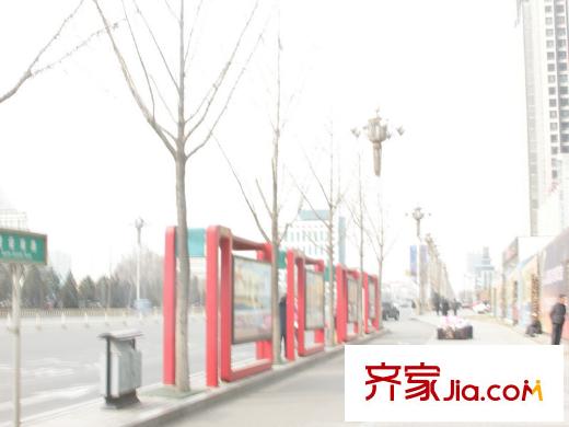 龍庭時代周邊配套-公交車站