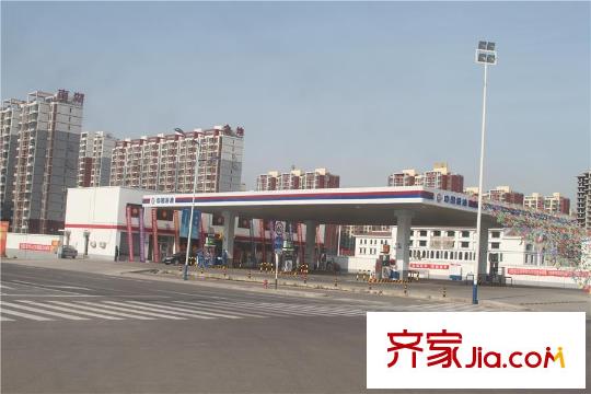 和利水岸名都項目附近的加油站