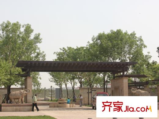 唐山恒大華府周邊配套-朝陽(yáng)廣場(chǎng)