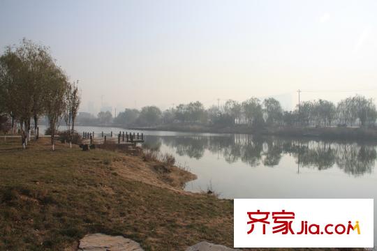 唐門一品項(xiàng)目附近的青龍湖公園