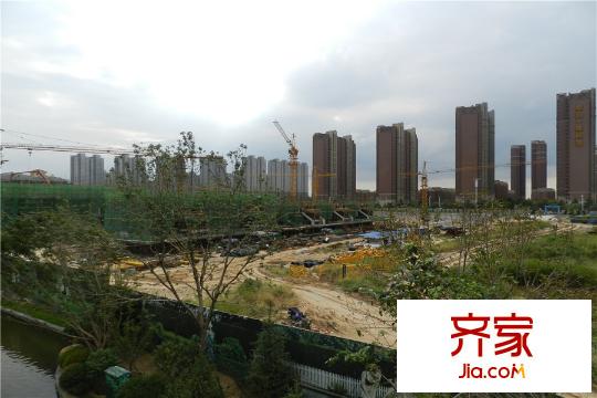 天山熙湖工程進(jìn)度遠(yuǎn)觀圖（2015-09-10）