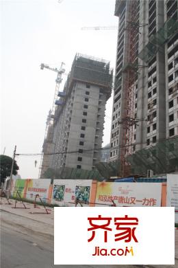 和泓陽光北岸工程封頂實景（2015-06-18）