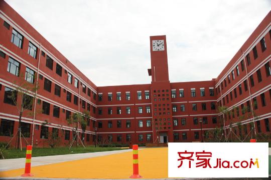 鉑悅山周邊配套-小區(qū)內(nèi)唐山博杰學(xué)校