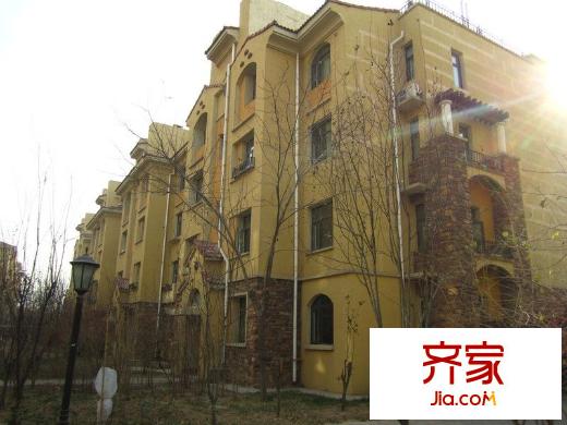 洛卡小鎮(zhèn)外景圖