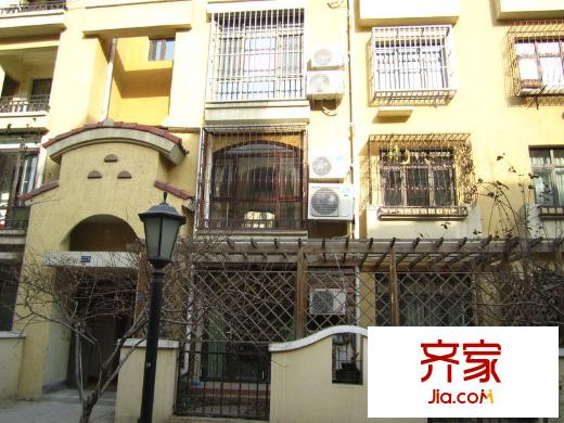 洛卡小鎮(zhèn)外景圖