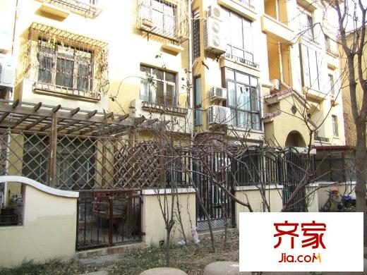 洛卡小鎮(zhèn)外景圖