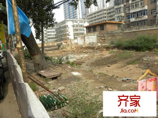 龍城佳苑實(shí)景圖20100803工地實(shí)景（正打樁）