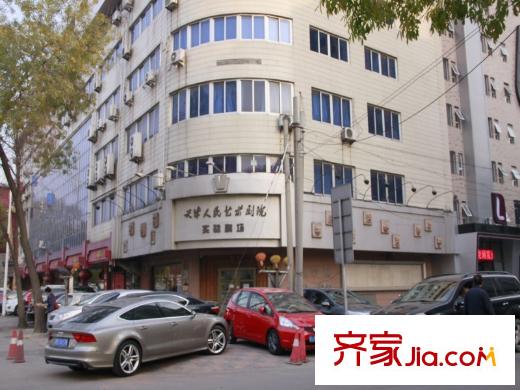 中海八里平方米 學(xué)府央墅周邊向東500米商業(yè)