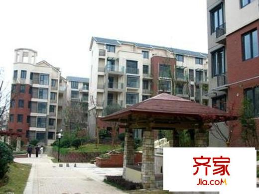東郊小鎮(zhèn)別墅外景圖