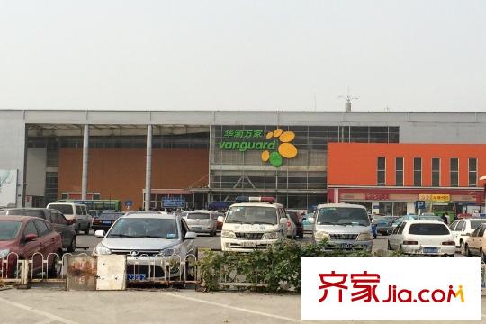 融創(chuàng)中心周邊華潤(rùn)萬(wàn)家超市