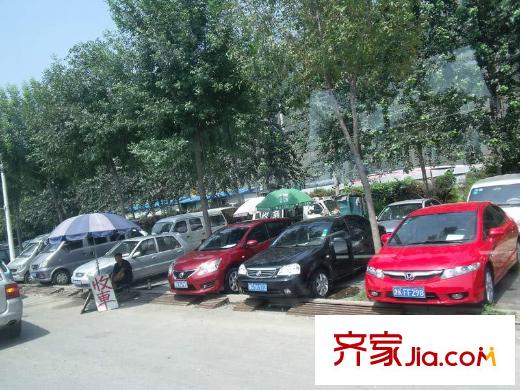 復(fù)地溫莎堡周邊臨近的二手車市場(chǎng)