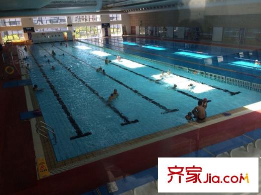 復地湖濱廣場周邊臨近的體育中心