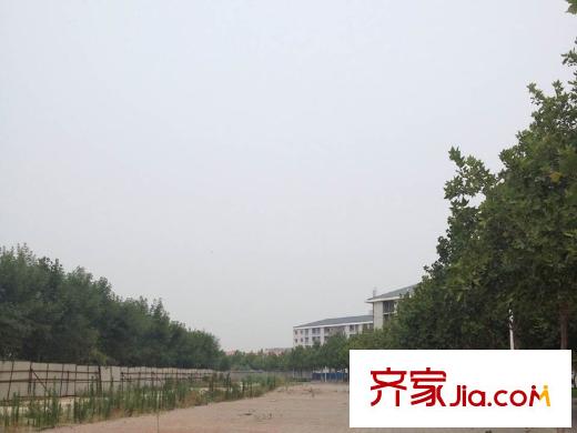 匯藝悅公館項(xiàng)目往南500米華北水利水電學(xué)院