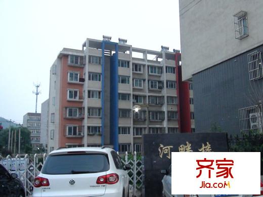 河畔人家外景圖