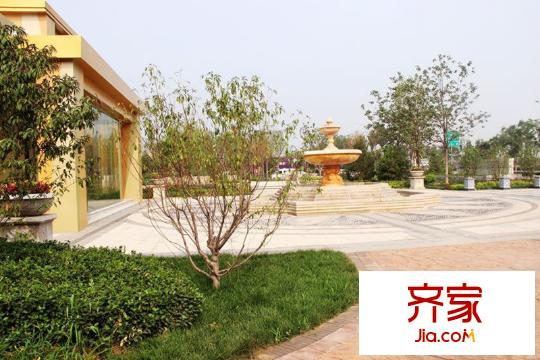 鼎旺90社區(qū)售樓處園林廣場(chǎng)實(shí)景（2014-07-10）