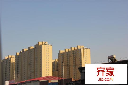 良園新居小區(qū)遠(yuǎn)處實(shí)景（2015-03-13）