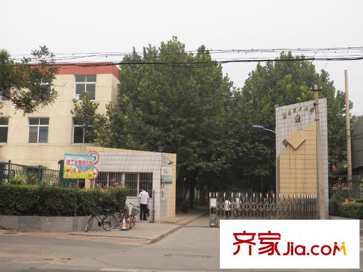 金色雅居項目西側幼兒園