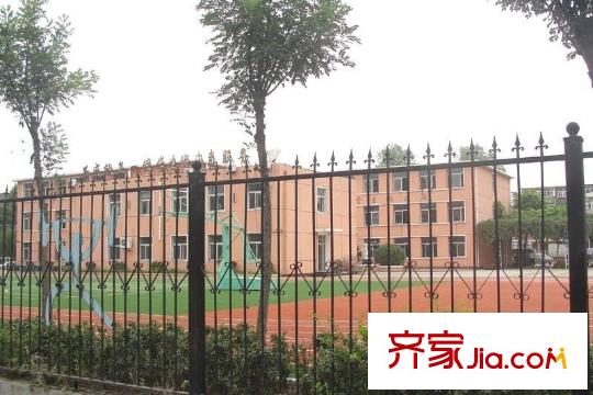 金色雅居項(xiàng)目西側(cè)雙新小學(xué)