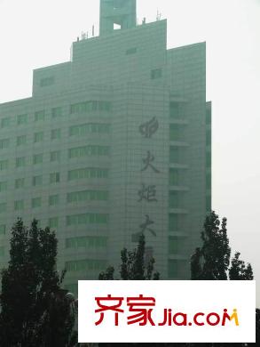 時代星城向南行約150米的火炬大廈