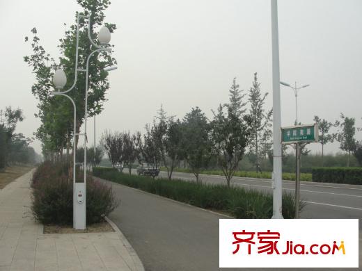 和利水岸名都項(xiàng)目附近的學(xué)院路