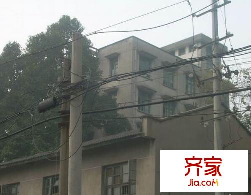 行政學(xué)院單位宿舍外景圖 