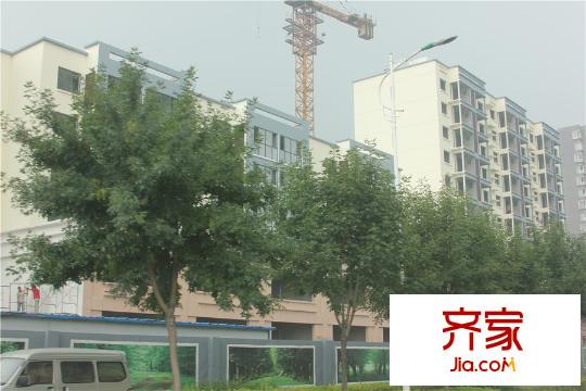 四季嘉園工程進展圍擋（2015-07-28）