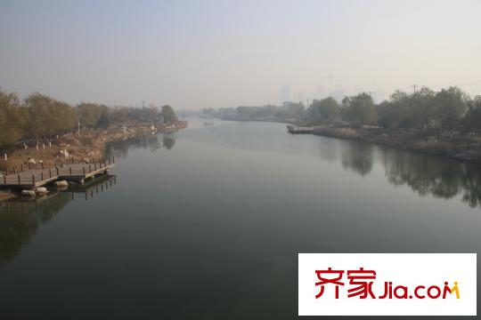 唐門一品項(xiàng)目附近的青龍湖公園