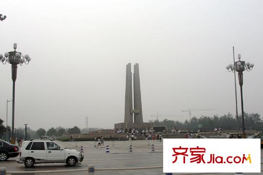 新華文化廣場(chǎng)項(xiàng)目西約100米 紀(jì)念碑廣場(chǎng)