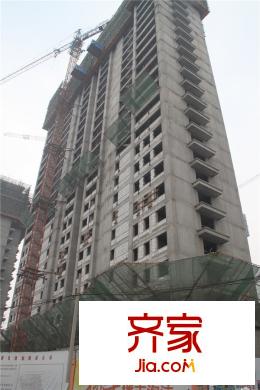 和泓陽光北岸工程封頂實景（2015-06-18）