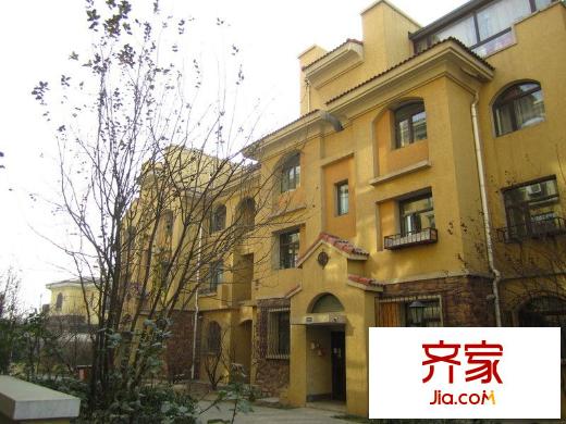 洛卡小鎮(zhèn)外景圖