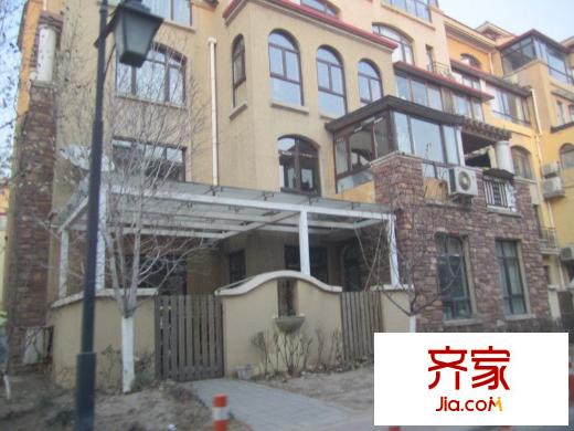 洛卡小鎮(zhèn)外景圖