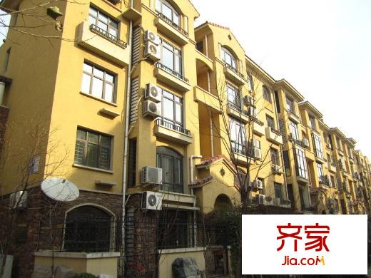 洛卡小鎮(zhèn)外景圖
