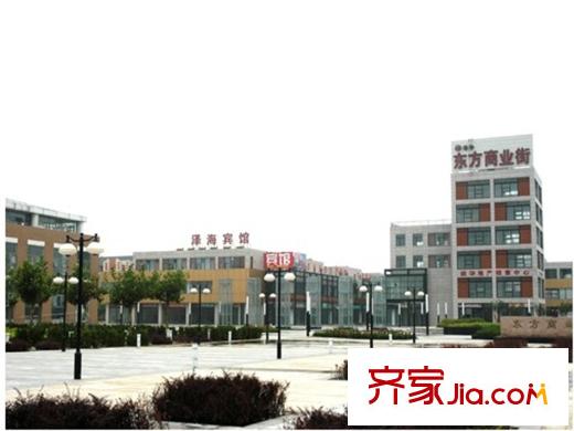 游龍逸海庭院周邊百米處商業(yè)街