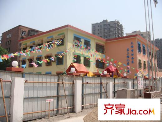 津瀾闕向北約100米河西區(qū)第二幼兒園分園
