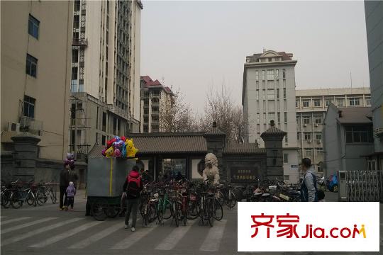 中山八號中山8克拉周邊鄰近的北寧公園南門