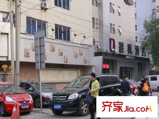 中海八里平方米 學(xué)府央墅周邊向東500米商業(yè)